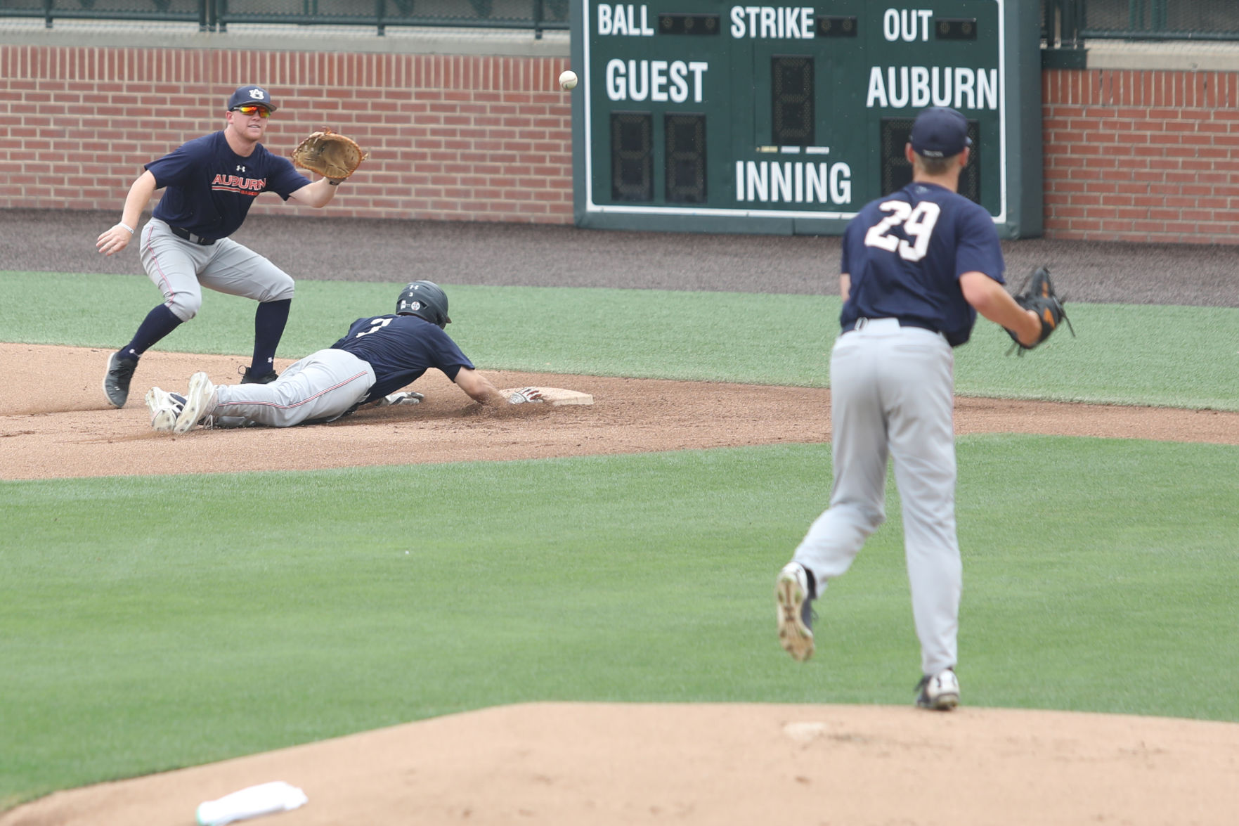 Auburn baseball practices prior to its appearance in the Super Regionals